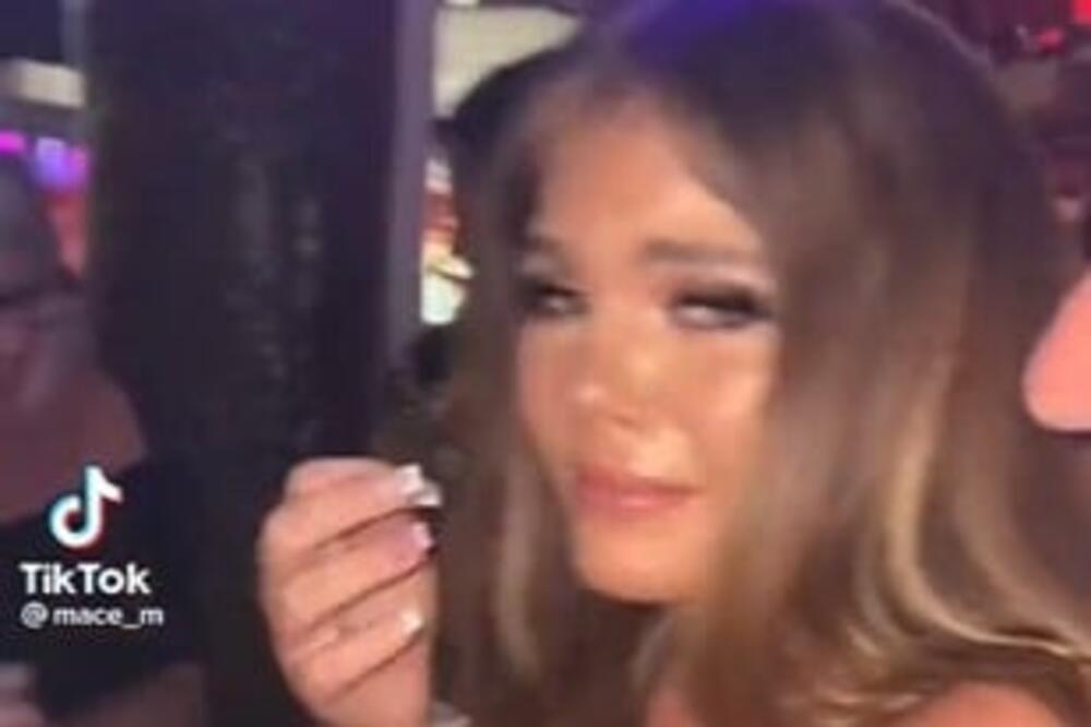 DEVOJKA IMA FOBIJU OD POZNATOG MUZIČARA: Za nešto BIZARNIJE sigurno niste ČULI! (VIDEO)