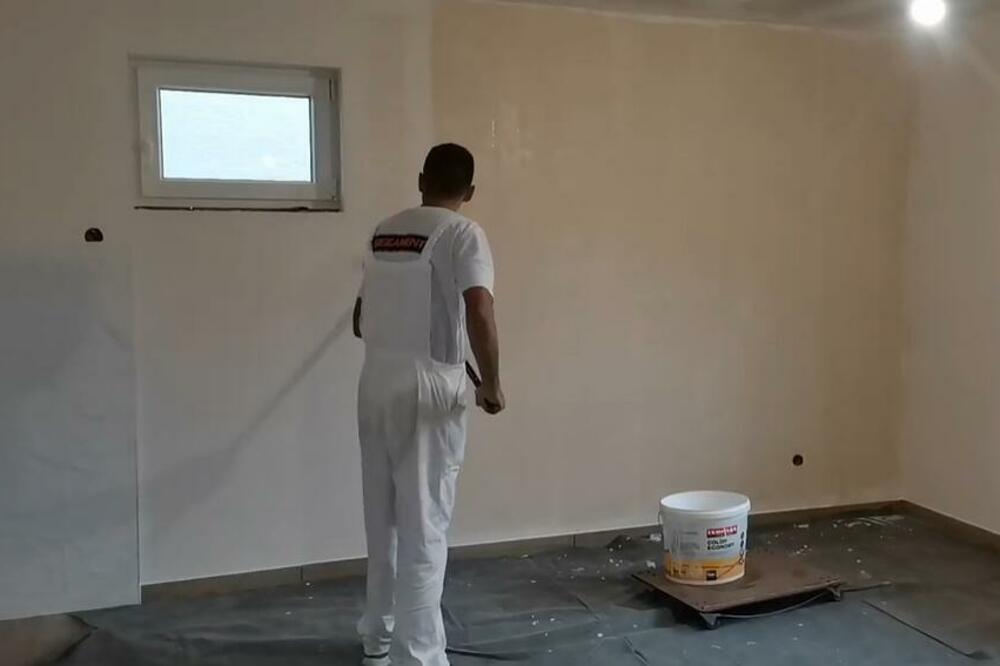 "NEMA VIŠE BUDALA DA VAM BUDU SLUGE": Čovek traži radnika, kad su ljudi čuli ŠTA NUDI, rekli mu da "ZASUČE RUKAVE"