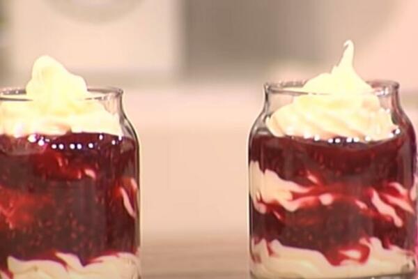 OVAKAV MUS OD MALINA I BELE ČOKOLADE JOŠ NISTE OKUSILI! Kao stvoren za DVOJE!