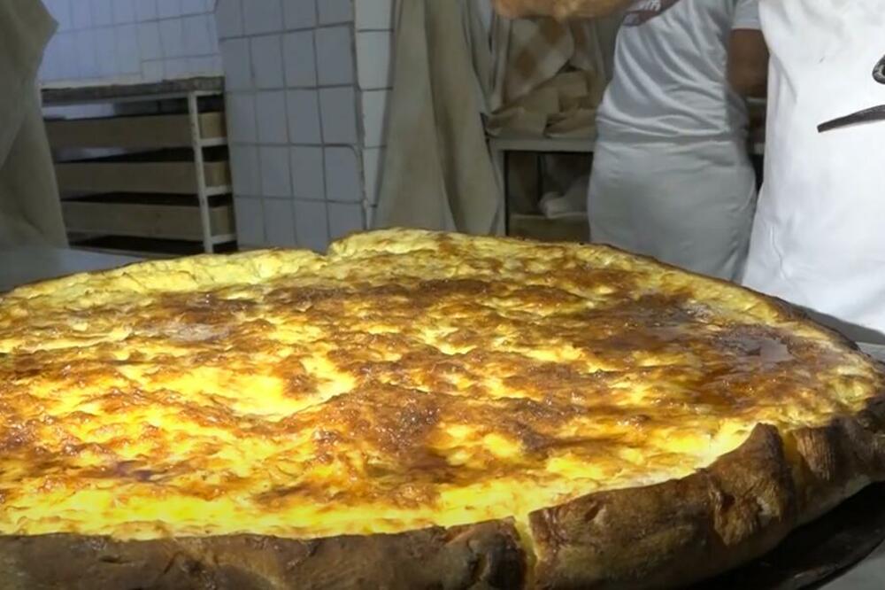 ŠULJAGA IZ UŽICA OPET OBORIO REKORD: Evo kako izgleda najveća komplet lepinja na svetu!