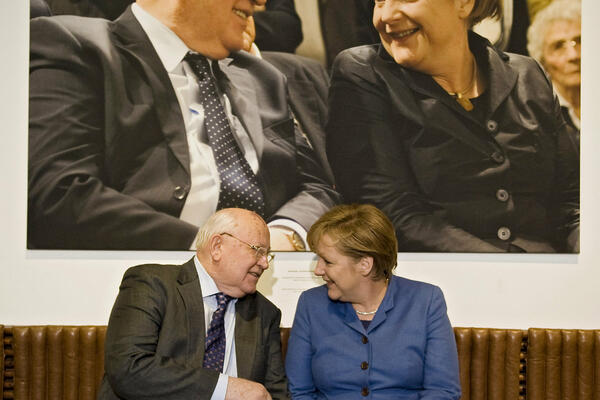 MERKELOVA ODALA POČAST GORBAČOVU: Evo kako ga je OPISALA, njene reči će ODJEKNUTI!