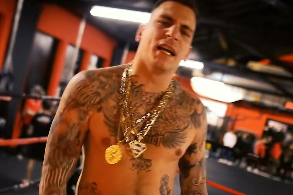 POZNATI BOKSER U RINGU SA NAJOZLOGLAŠENIJIM REPEROM! Brutalna završnica - POLOMLJENA RUKA! (VIDEO+FOTO)