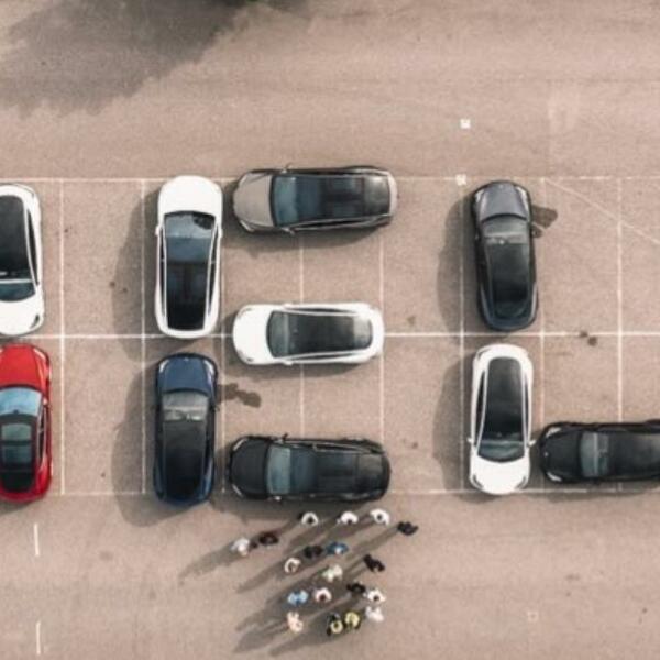 VLASNICI TESLI ŠTRAJKUJU GLAĐU! Besni zbog MASOVNIH problema na SKUPOCENIM automobilima (FOTO)