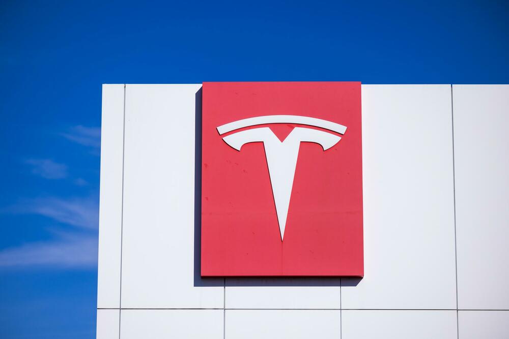 Tesla, Automobili, Automobil