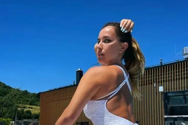 NAJVRELIJA HRVATICA OBJAVILA FOTKU KOJA NIJE ZA MALOLETNE! Skroz GOLA u vodi, PREŠLA JE SVE GRANICE (FOTO)