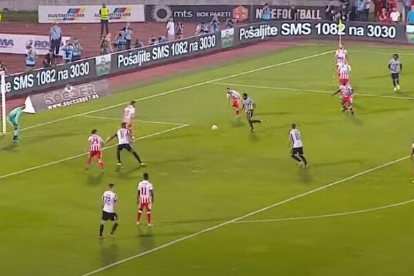 BRUKA KVINSIJA MENIGA! Fudbaler Partizana promašio LOPTU, kako je ovo uspeo? (VIDEO)