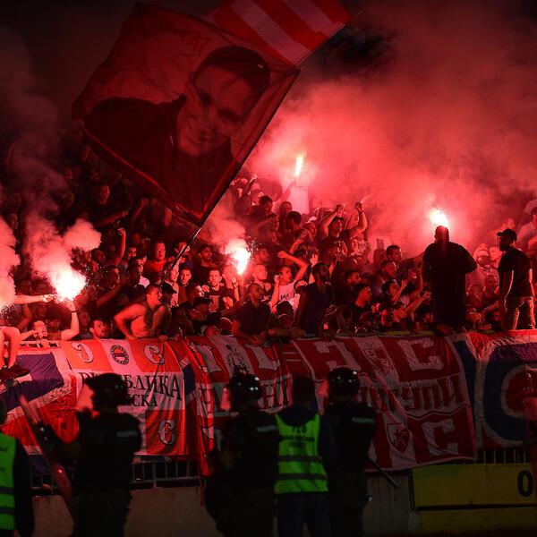 DELIJE DOŠLE NA TRENING ZVEZDE: Najvatrenije pristalice crveno-belih dale podršku igračima pred derbi kola! (VIDEO)