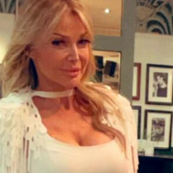 ČUVENA VODITELJKA ZATEGLA VAGINU! O njenoj PRVOJ REAKCIJI svi bruje, EVO KAKO JE TAMO DOLE (FOTO)