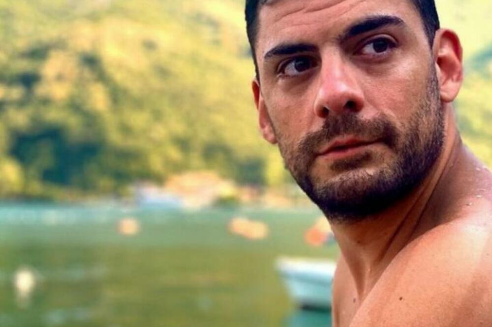 MILAN MARIĆ UHVAĆEN SA VAJOM DUJOVIĆ! Cela nacija GLEDA U NJIHOVU PRISNOST, DELI SE SLIKA (FOTO)