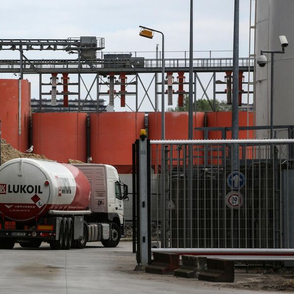 Prodaje se Lukoil?! Ruska firma zatvara imovinu širom sveta, SAD im zadao težak udarac!