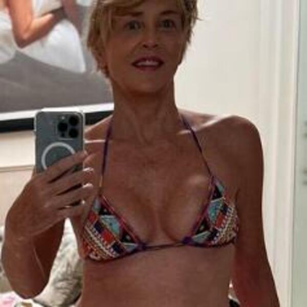 POKAZALA "NISKE STRASTI" U 64. GODINI! Glumica se skinula GOTOVO GOLA, AKO VOLITE STARIJE ODLEPIĆETE (FOTO)