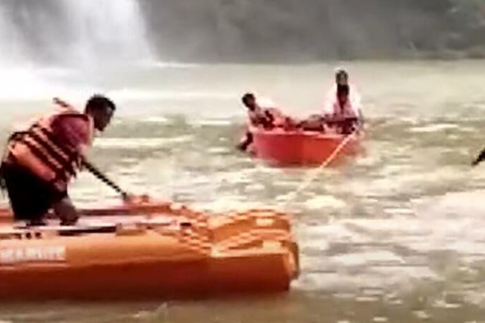 HOROR KAKAV SVET NE PAMTI: 6 članova porodice POGINULO zbog SELFIJA, izlet se pretvorio u KOŠMAR! (VIDEO)