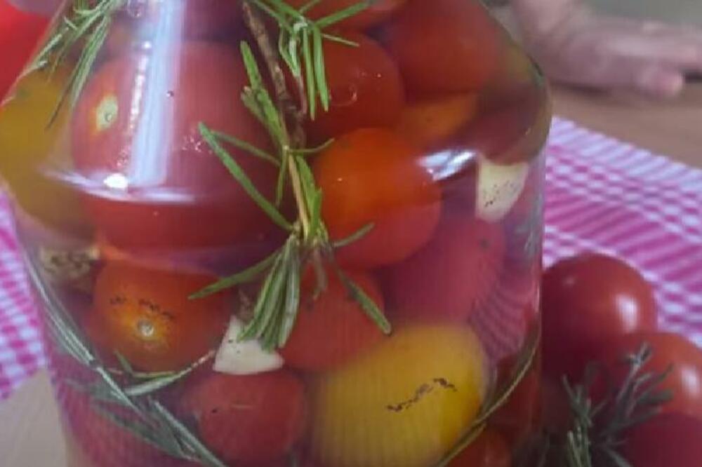 OVO JE NAJTRAŽENIJI RECEPT ZA ZIMNICU: Čeri paradajz u TURŠIJI oduševio DOMAĆICE, tajna je u OVOME
