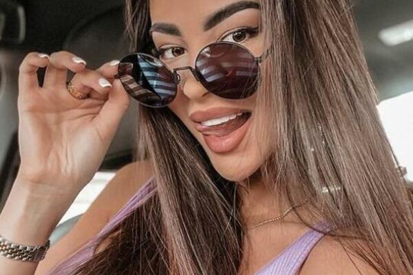 ODJEKNULA SLIKA MILENE U ČIPKASTOM DONJEM VEŠU: Od ove POZE raste PRITISAK, vrelije NE MOŽE (FOTO)