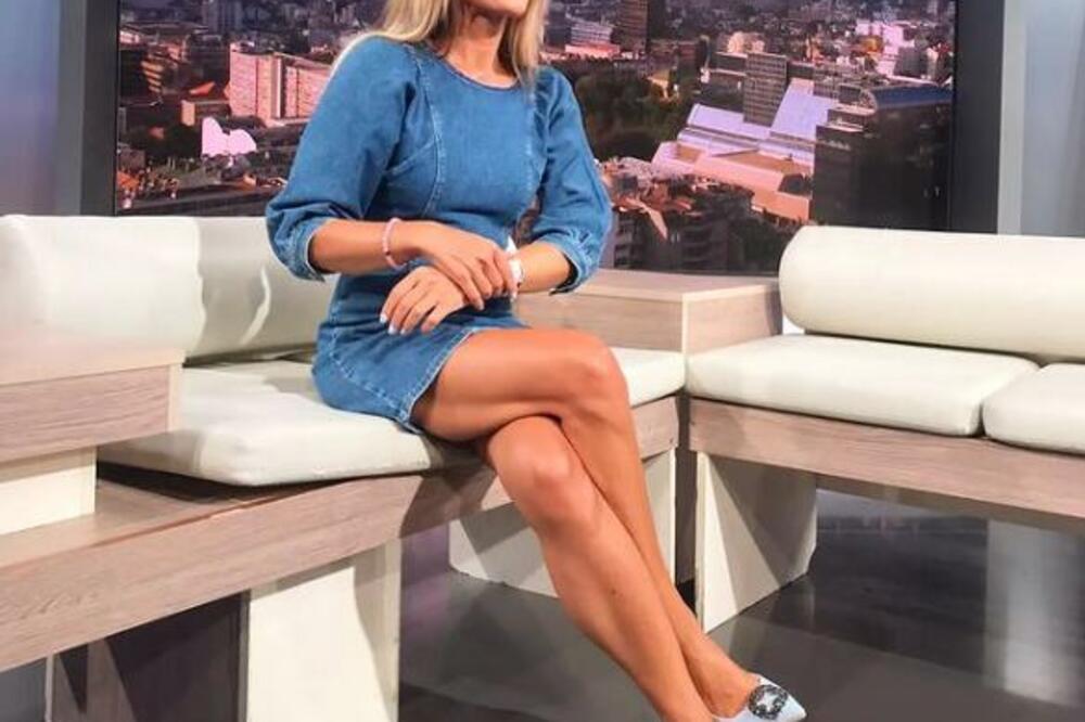 ZA NJU KAŽU DA IMA NAJBOLJE NOGE NA ESTRADI, A MALO KO ZNA KOLIKO IMA GODINA: Isplivalo sve CRNO NA BELO