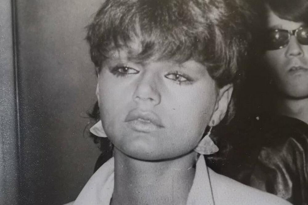 PREPOZNAJETE LI ČUVENU SRPKINJU SA SLIKE?! Sahranila muža, pa se "bacila" na OVAKVE ODNOSE SA MUŠKARCIMA (FOTO)