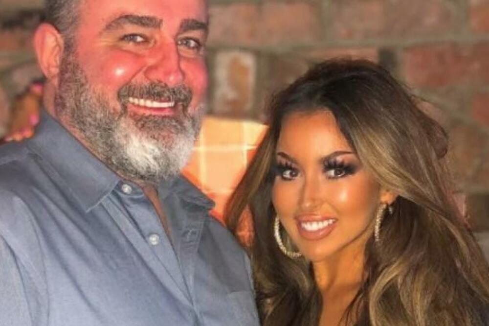 U VEZI JE SA DEDOM, A TEK DA VIDITE KAKO IZGLEDA: "Kad mu uradim OVO PRED SVIMA, ZANEME" (FOTO)