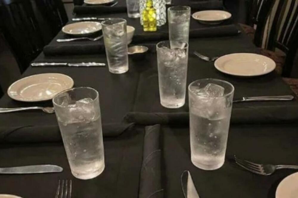 SVI GLEDAJU U OVU FOTOGRAFIJU I NE VERUJU: Kada su saznali zašto NEMA GOSTIJU ZA STOLOM, UŽASNULI SU SE (FOTO)