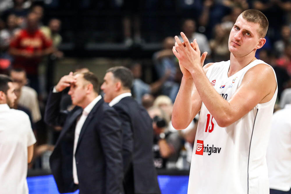 JOKIĆ IMA PODRŠKU OD SVOJIH SAIGRAČA IZ NBA: Brat bivšeg igrača Partizana u Pragu je visoko digao TRI PRSTA! (FOTO)