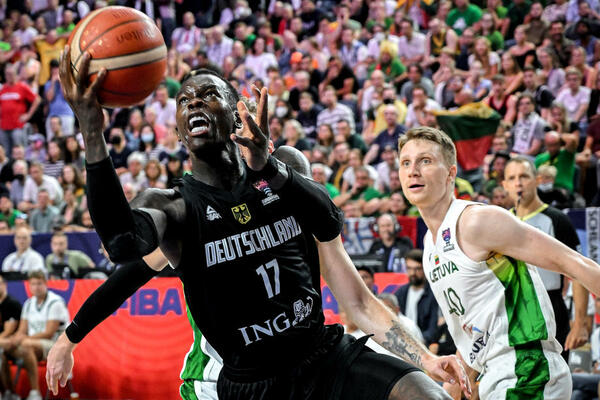 NEMAČKA POSLE DVA PRODUŽETKA OBEZBEDILA OSMINU FINALA: Litvanci promašili trojku za pobedu, sada su na 0/3!