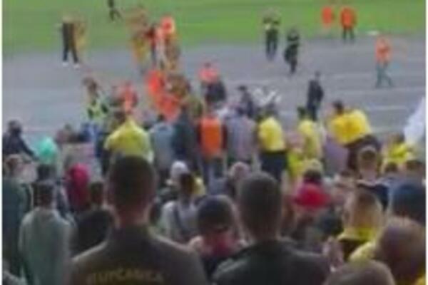 OPŠTA TUČA: Haos i rasulo! KRV, MASNICE, PSOVKE (VIDEO)