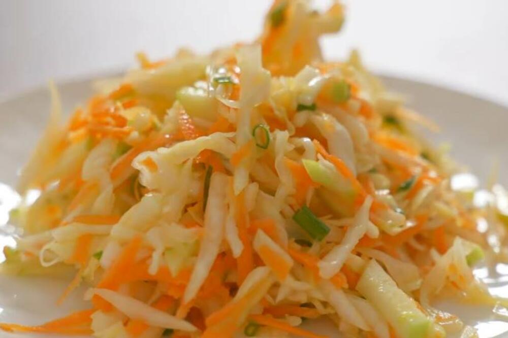 NAPRAVITE VITAMINSKU SALATU KAO U KAFANI: Dobro začinjena, ide uz jaka jela, a izuzetno DIJETALNA! (VIDEO)