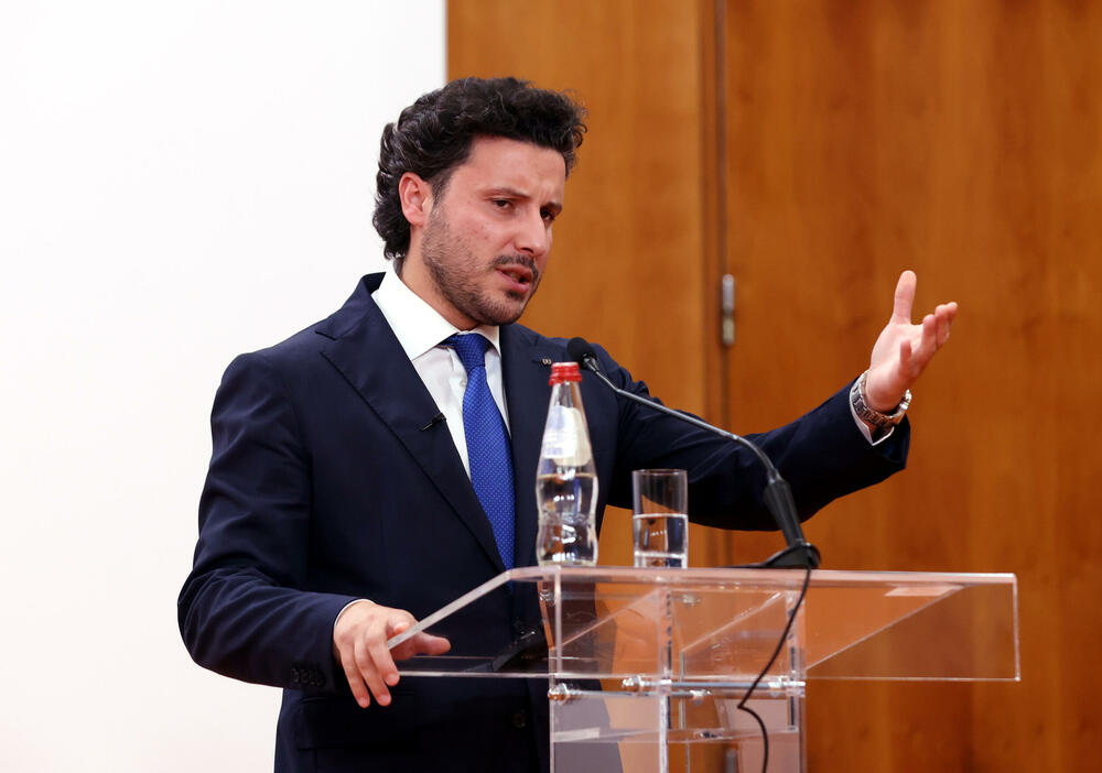 Večeras je pobedila ekološka, evropska i građanska Crna Gora, poručio je Dritan Abazović