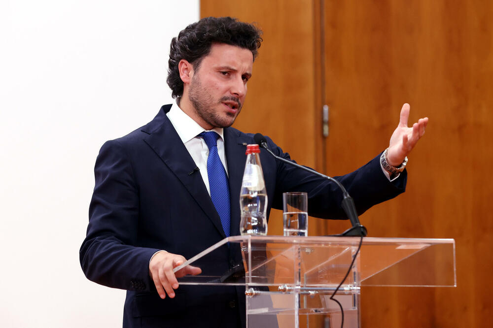 ABAZOVIĆ: ''Svrgli su me ŠVERCERI KOKAINA I CIGARETA''