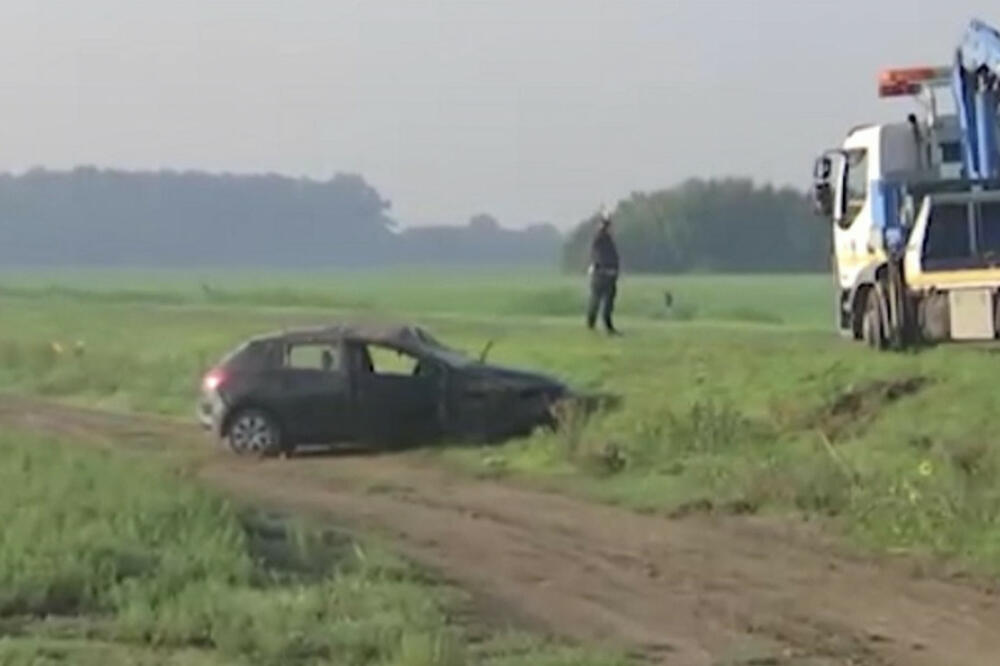 STRAŠAN UDES KOD BESNOG FOKA, PET OSOBA POVREĐENO: Prevrnuo se kombi, a automobil završio u njivi!