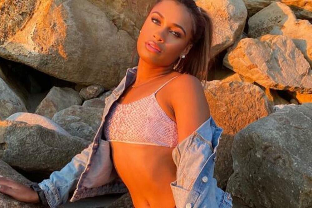 OSTAVILA JE SVE BEZ DAHA:Atraktivna devojka tenisera koji je pobedio Nadala, svojim potezom ŠOKIRALA sve navijače!