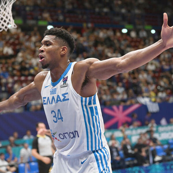 JANIS SAMLEO UKRAJINCE: Monstruozna partija košarkaša Milvokija, ko će sad na Srbiju!?