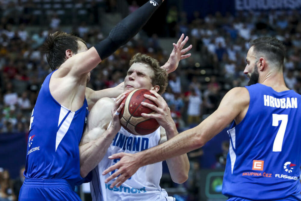 FINCI DODATNO ZAKOMPLIKOVALI SITUACIJU U GRUPI: Česi pretpeli novi šok, sada ih samo Srbija može spasiti!