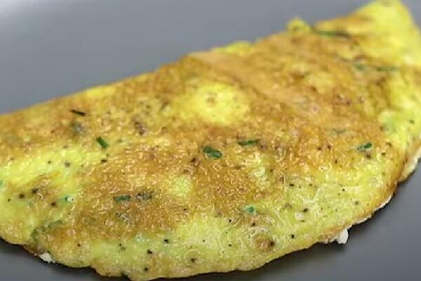 OMLET IZ RERNE, OVAKAV DORUČAK NISTE PROBALI: Sprema se za par minuta, prste da poližeš (RECEPT)