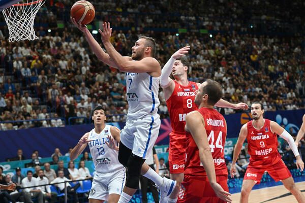 ITALIJANI U DRAMATIČNOM MEČU OBRADOVALI SVOJE NAVIJAČE: Dominirali su Meli i Fontekijo, Hrvatska sve bliža Srbiji!