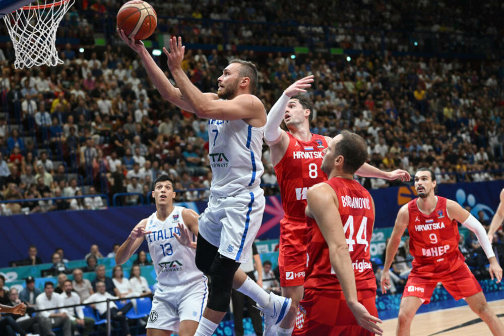 ITALIJANI U DRAMATIČNOM MEČU OBRADOVALI SVOJE NAVIJAČE: Dominirali su Meli i Fontekijo, Hrvatska sve bliža Srbiji!