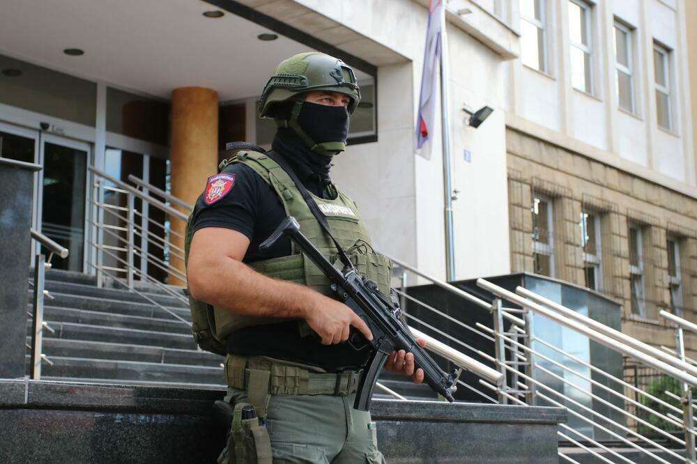 SPEKTAKULARNA AKCIJA ŽANDARMERIJE: Kao na filmu sproveli Belivukove vojnike u sud, NASTAVLJA SE SUĐENJE (VIDEO)