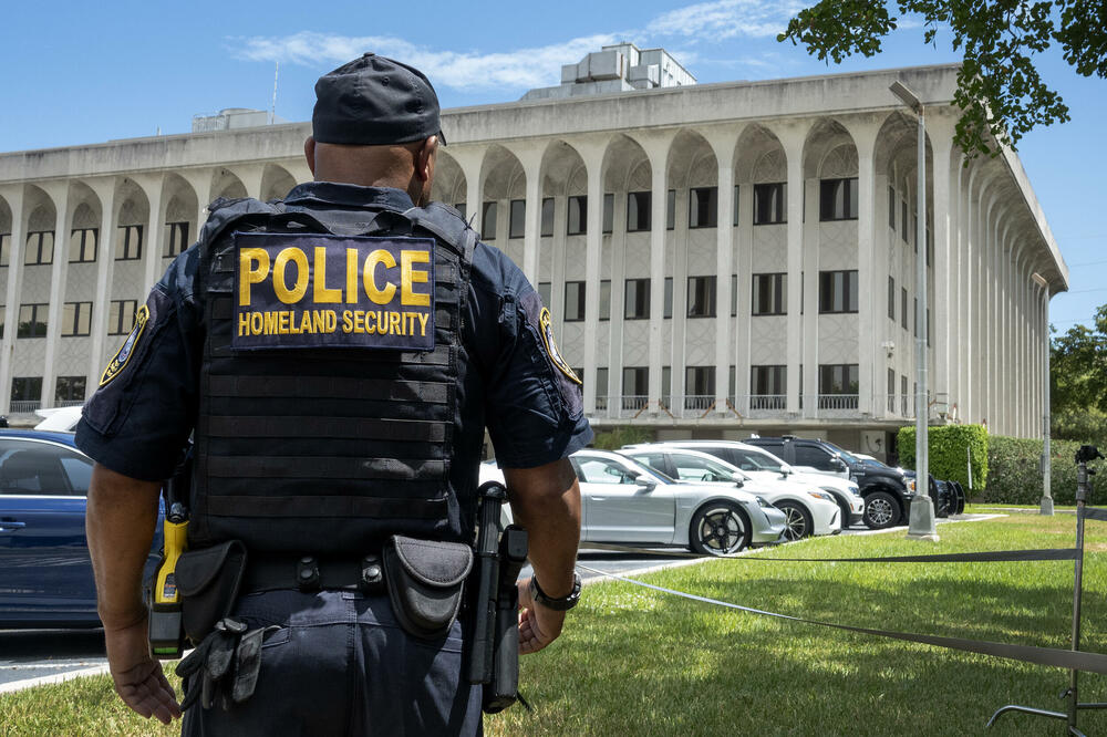 EKSPLODIRAO PAKET SA MANIFESTOM PROTIV ZAKERBERGA NA KOLEDŽU U BOSTONU: Ima povređenih!