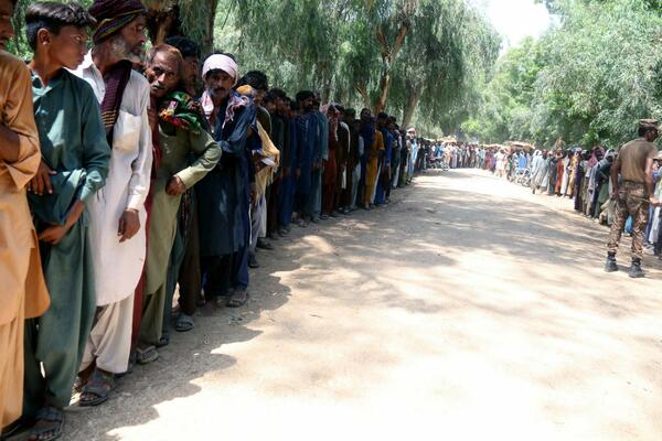 ZAMRAČENJE NA DAN IZBORA Suspendovane mobilne i internet usluge u Pakistanu, ljudi ne znaju za koga da GLASAJU