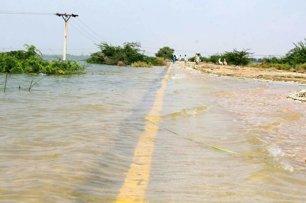 DRAMATIČNO U PRIJEPOLJU: Lim se izlio na 3 mesta, zabranjen prelaz preko visećeg mosta, zatvoren lokalni put