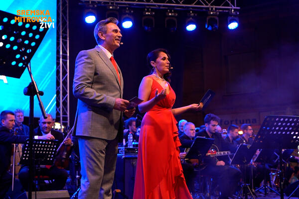 SREMSKA MITROVICA UGOSTILA RADIO BEOGRAD POVODOM 98. ROĐENDANA: Organizovana 3 VELIKA KONCERTA (VIDEO)