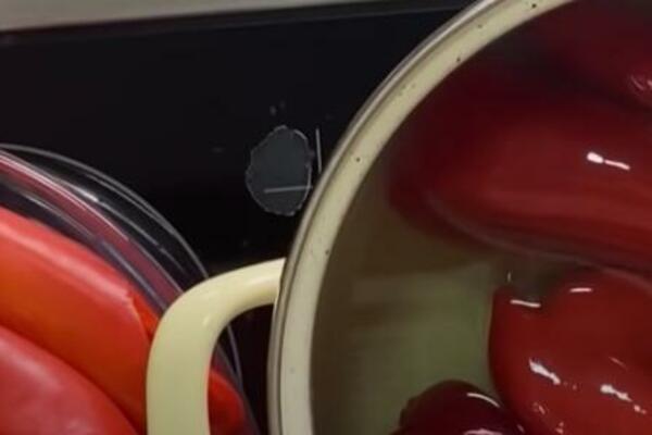 NAPRAVITE BARENE LJUTE PAPRIKE: Zimnica koju svaka SRPSKA KUĆA mora da IMA, tajna je u OVOME (RECEPT)