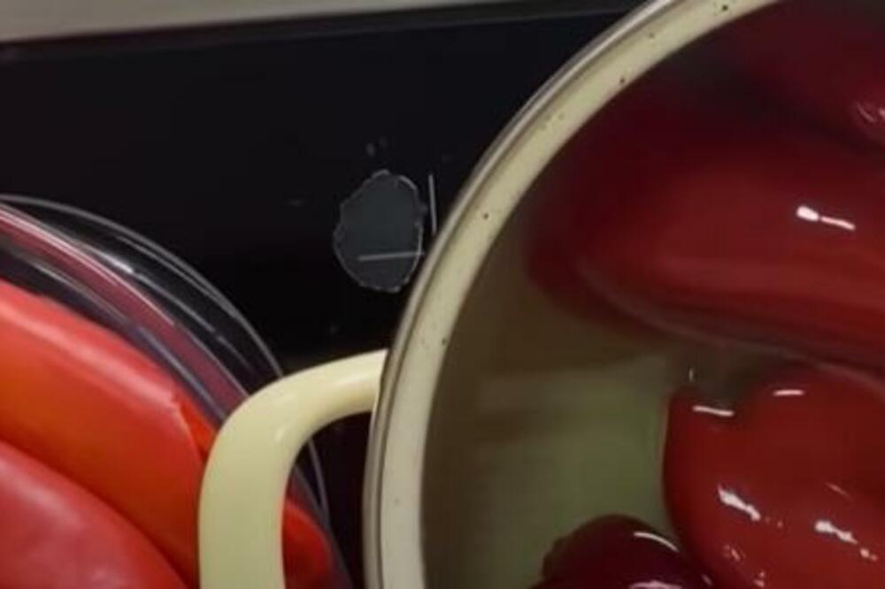 NAPRAVITE BARENE LJUTE PAPRIKE: Zimnica koju svaka SRPSKA KUĆA mora da IMA, tajna je u OVOME (RECEPT)