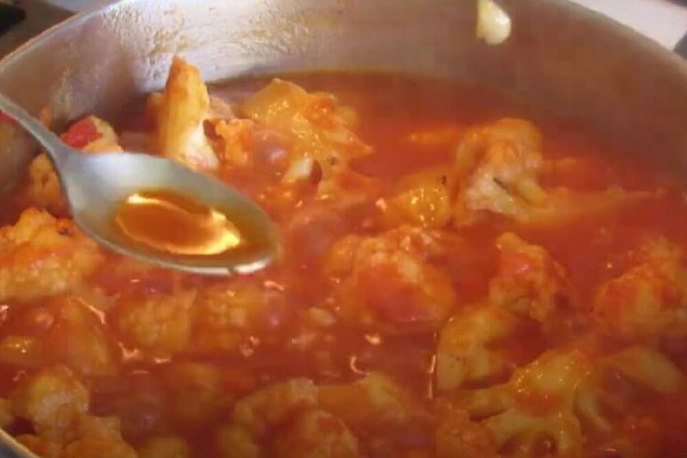 NAPRAVITE LAŽNI PAPRIKAŠ SA KARFIOLOM: Starinski RECEPT za jelo NA KAŠIKU, bolji je od TRADICIONALNOG (RECEPT)