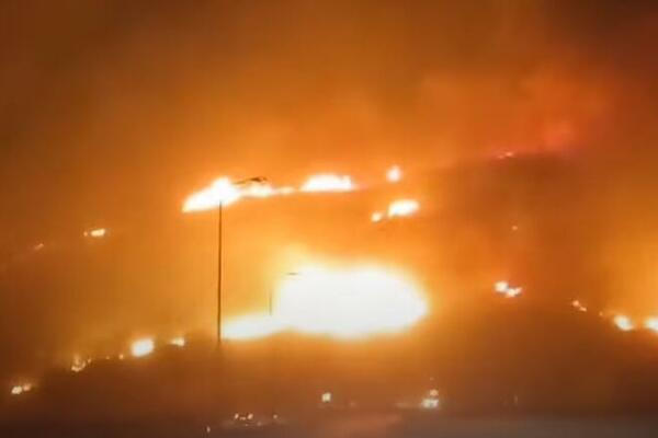 BESNI POŽAR NA JUGU TURSKE: Vatrogasci se drugi dan bore sa VATRENOM STIHIJOM, evakuisane kuće i hoteli (VIDEO)