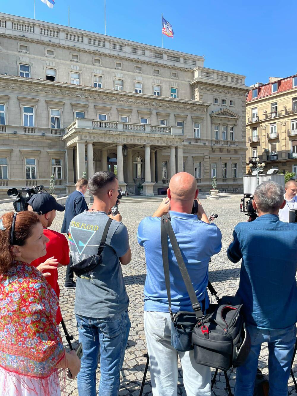 Konferencija ispred Skupštine Grada