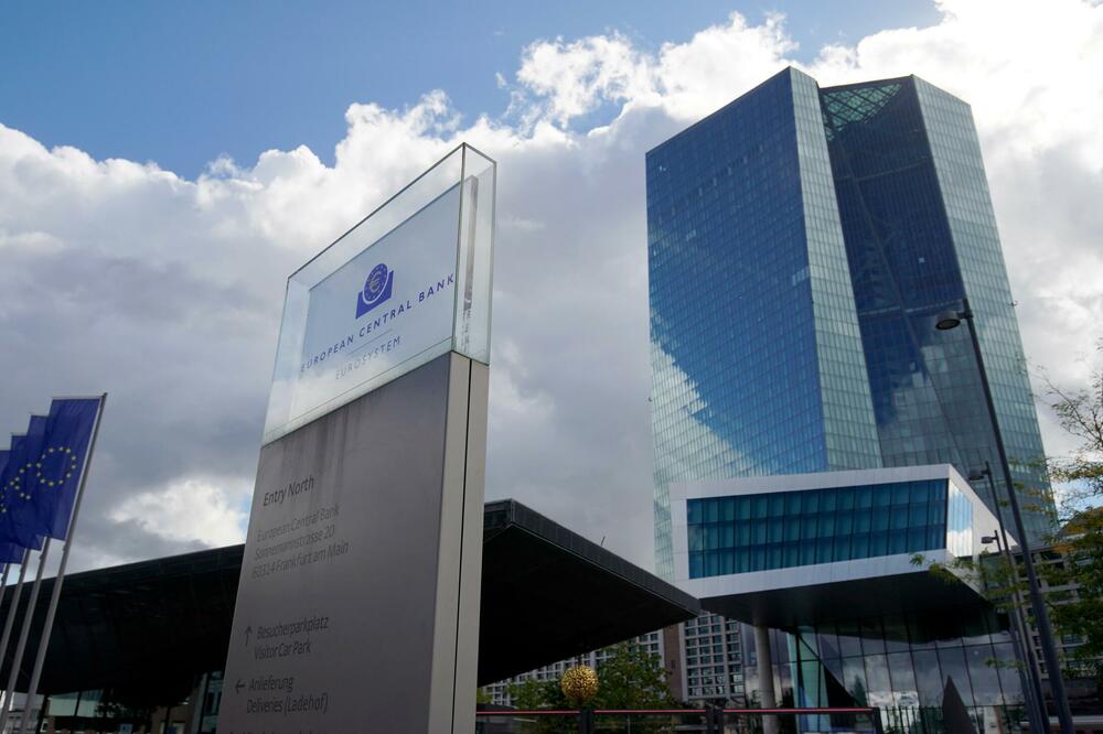 DANAS STIŽE ODLUKA koja će dodatno ZAGORČATI ŽIVOT svima koji imaju kredit u evrima! Slušajte važno saopštenje