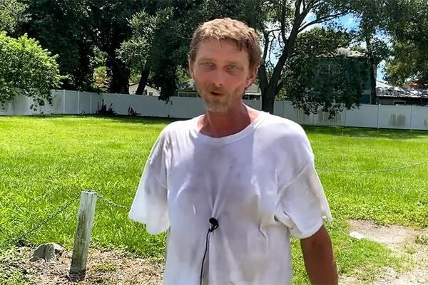 ALIGATOR MU OTKINUO RUKU DOK JE PLIVAO U JEZERU: Tri dana lutao tražeći put, opisao sav HOROR koji je PREŽIVEO!