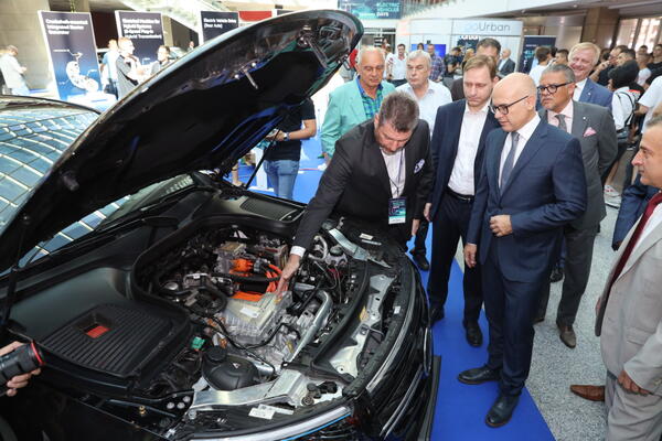 NA NOVOSADSKOM SAJMU OTVORENA MANIFESTACIJA POSVEĆENA ELEKTROMOBILNOSTI: Tu je i TESTING zona, ULAZ je BESPLATAN!