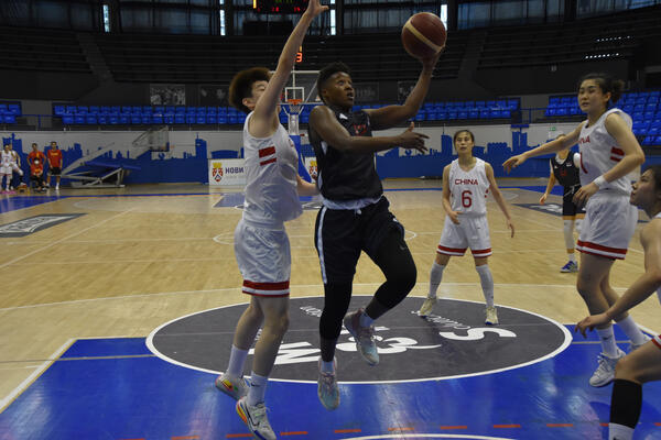 HLADAN TUŠ ZA LAVICE! Kina RAZBILA Srbiju!