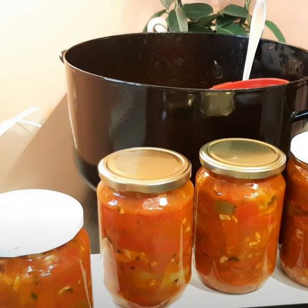 OVO JE ORIGINALAN RECEPT ZA LOVAČKU SALATU STAR DECENIJAMA: Evo kako se priprema NAJBOLJA SRPSKA ZIMNICA